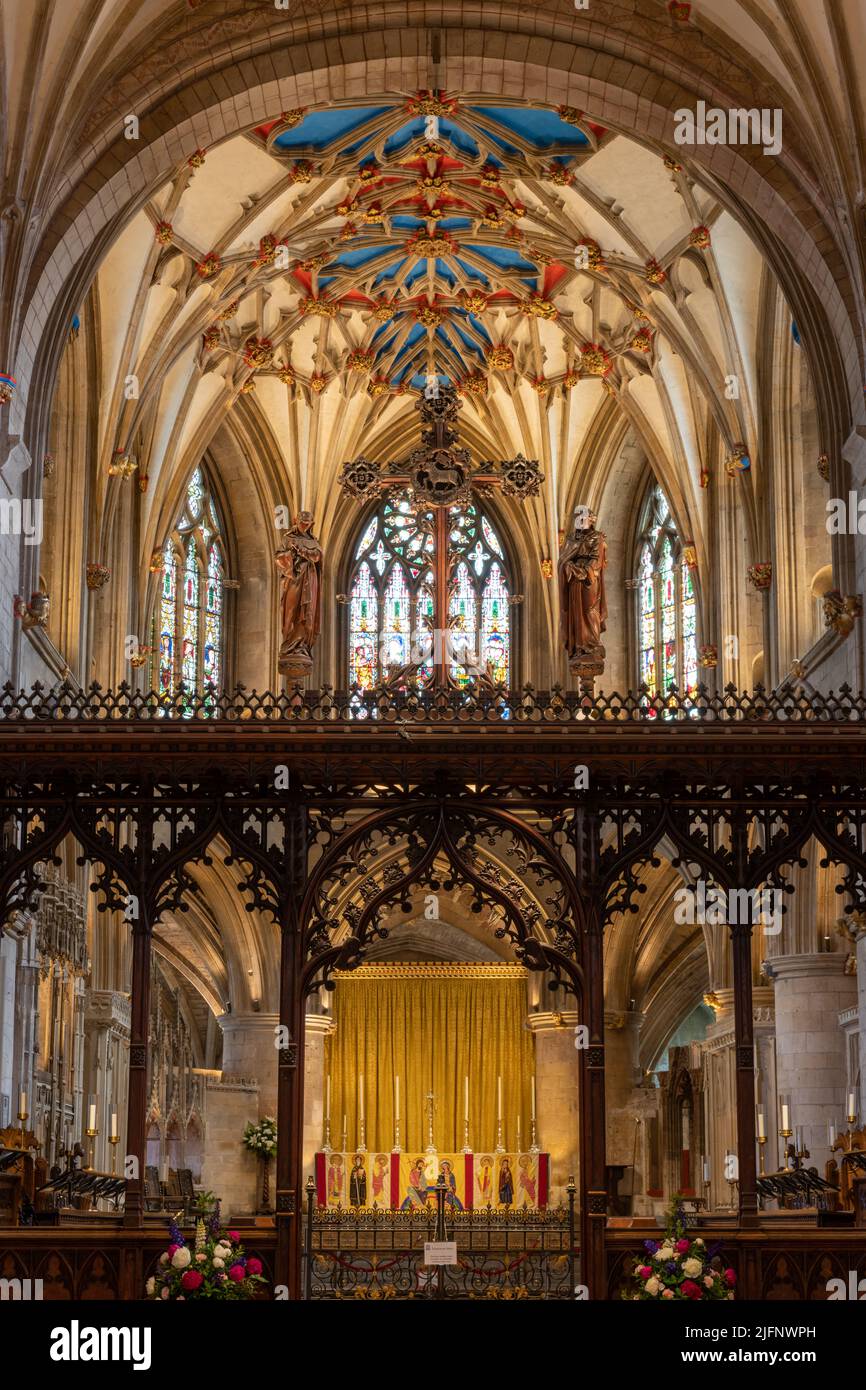 Tewkesbury.Gloucestershire.Vereinigtes Königreich.Juni 2. 2022.Blick auf das Innere der Tewkesbury Abbey in Gloucestershire Stockfoto