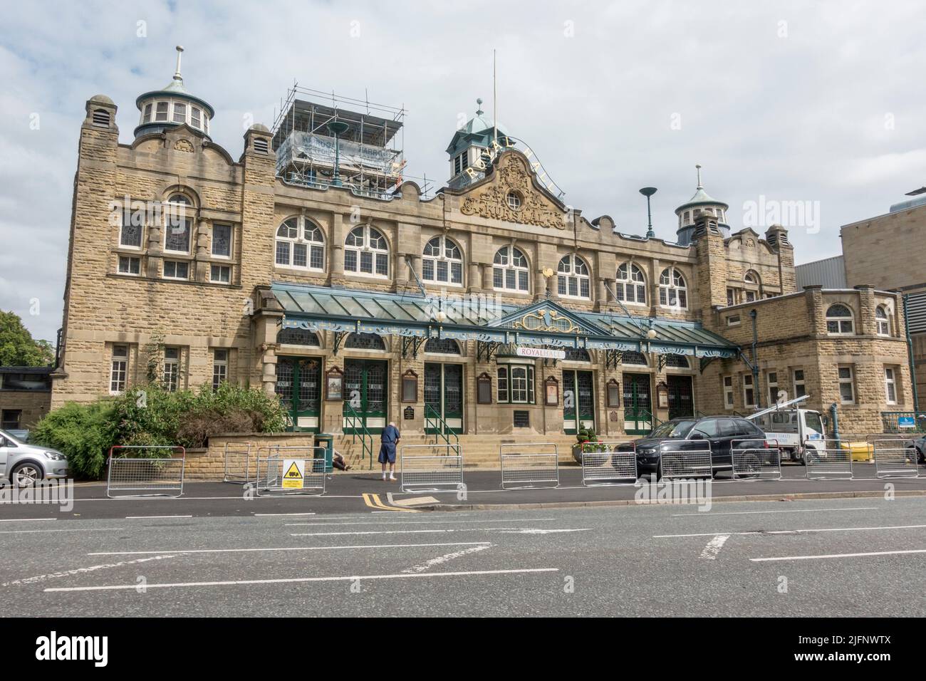 Die Royal Hall ist eine denkmalgeschützte Aufführungs- und Theaterhalle in Harrogate, North Yorkshire, Großbritannien. Stockfoto