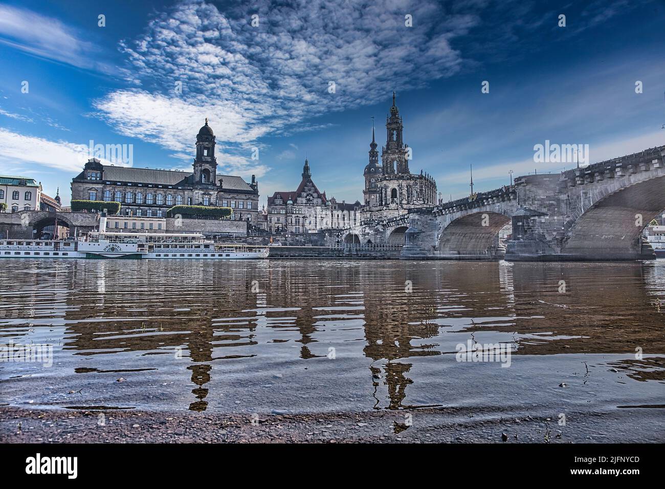 Dresden, Deutschland Stadtbild über die Elbe Stockfoto