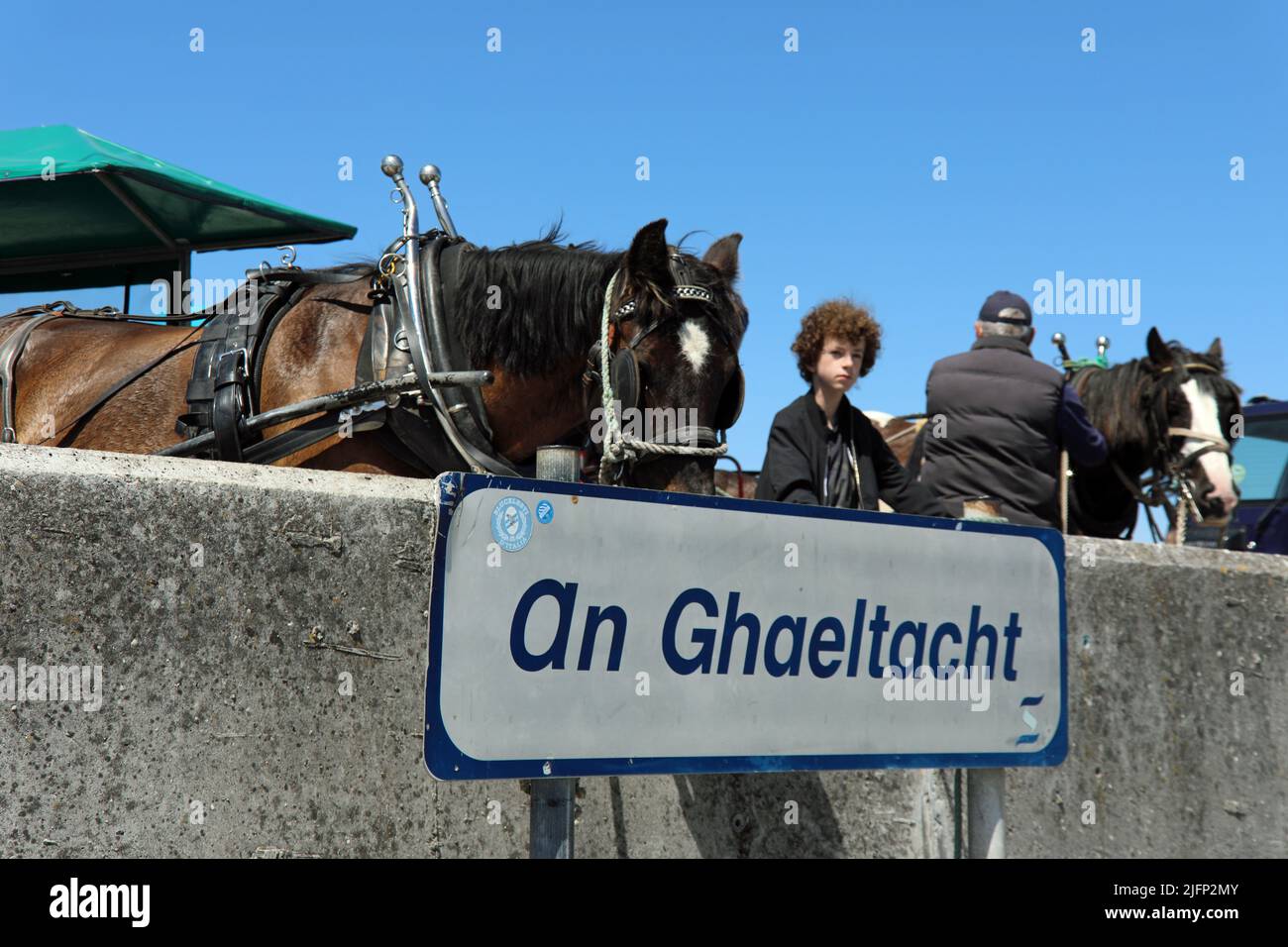 Irischsprachiges Schild auf der Aran Insel Inisheer in der Galway Bucht Stockfoto