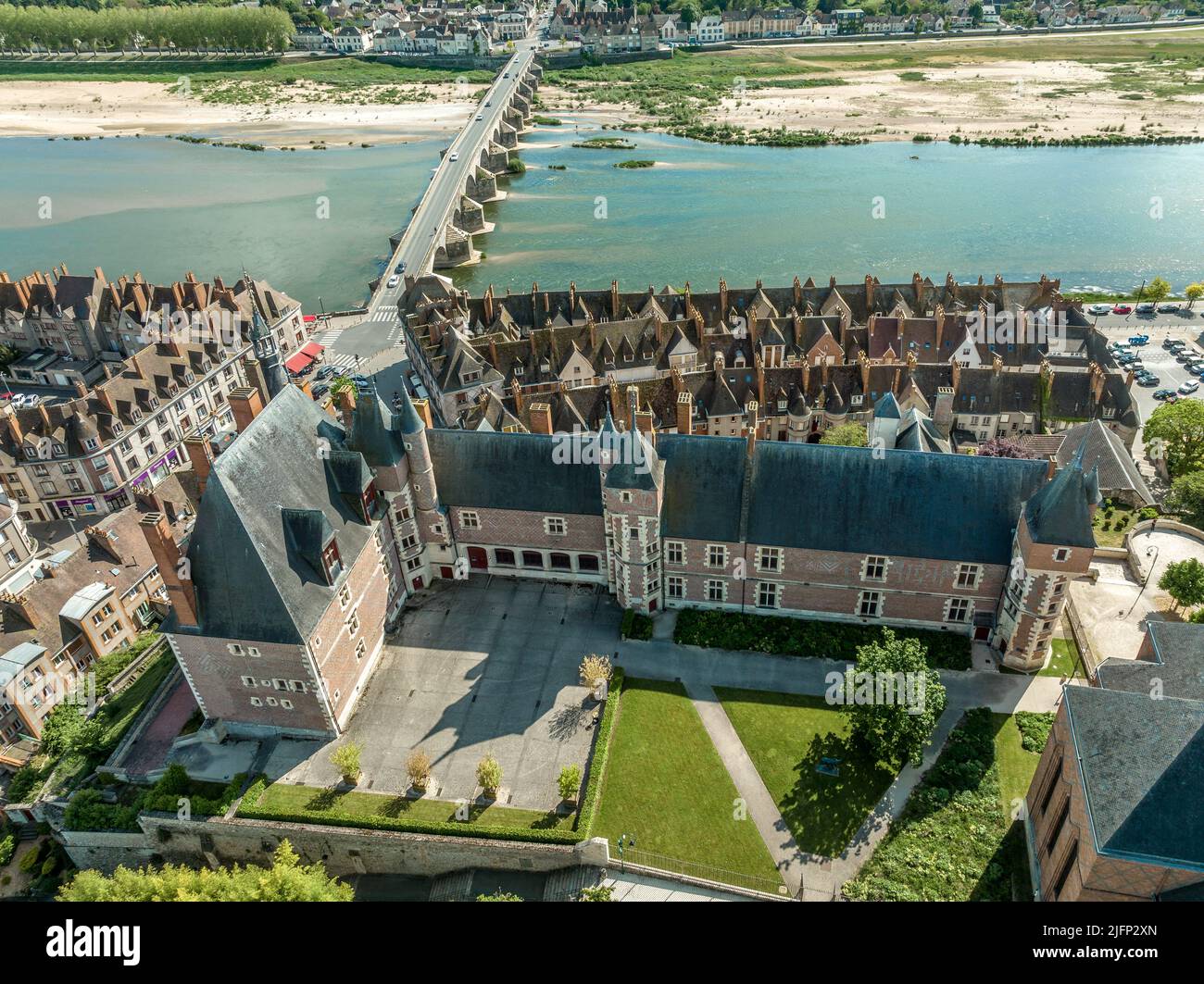 Luftaufnahme von Schloss Gien schönes Beispiel des ersten französischen Renaissance-Stils im Loire-Tal in Frankreich Stockfoto