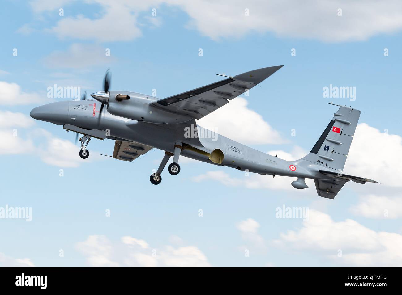 Das Baykar Bayraktar Akıncı Unmanned Combat Aerial Vehicle (UCAV) der türkischen Luftwaffe. Stockfoto