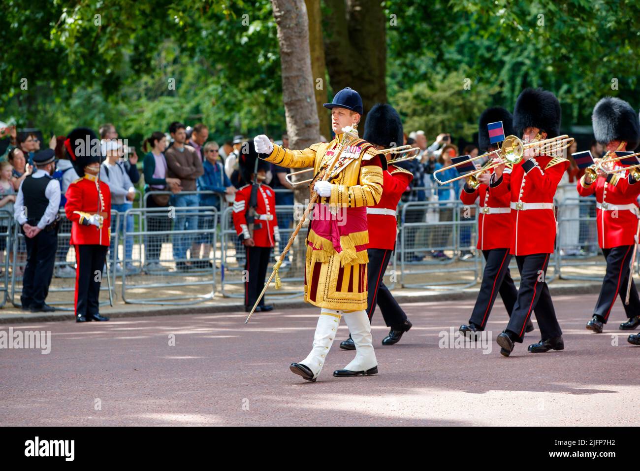 Drum-Major Scott Fitzgerald, Coldstream Guards bei Trooping the Color, Colonel’s Review in the Mall, London, England, Vereinigtes Königreich Stockfoto