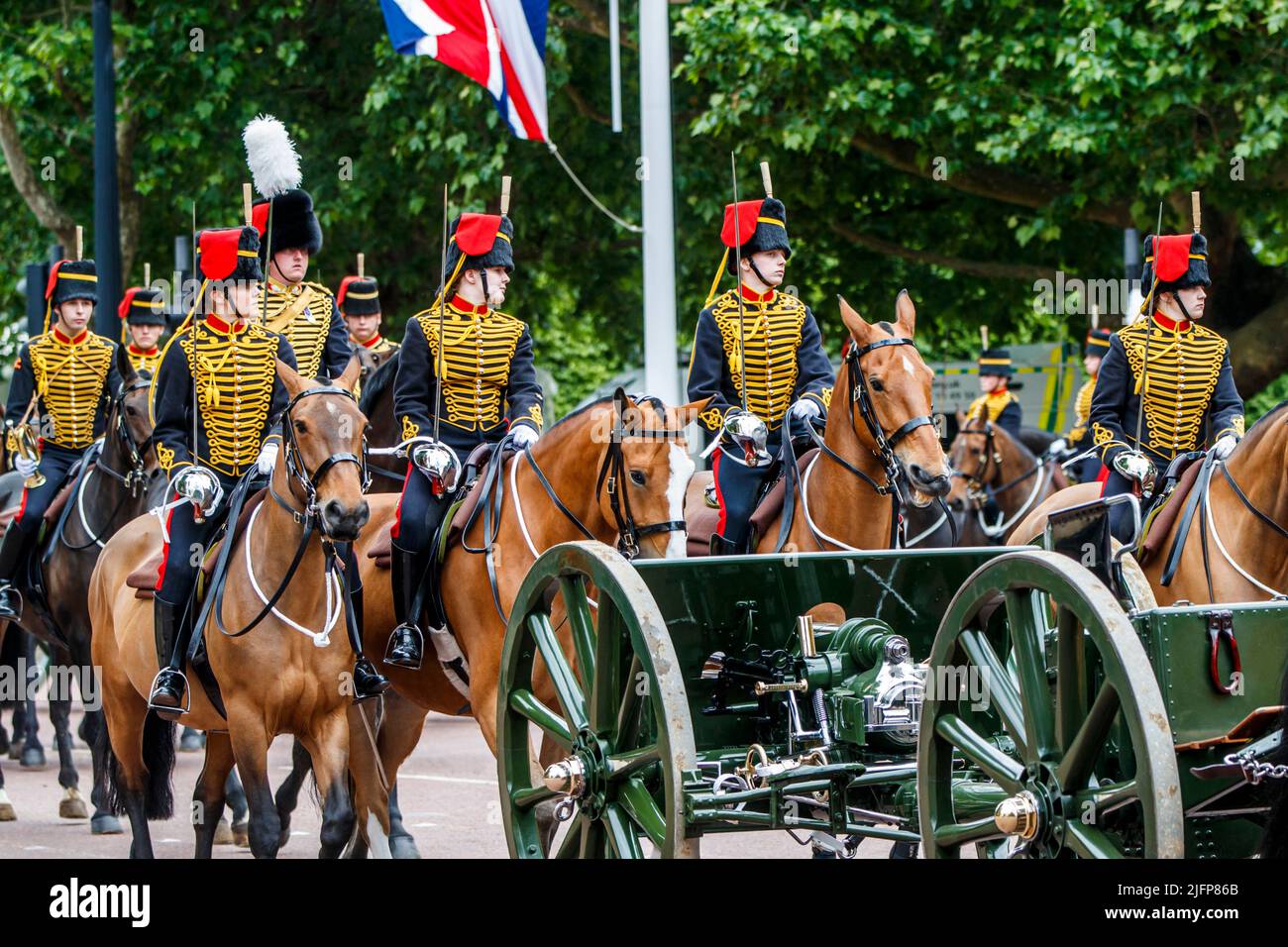 The King’s Truppe, Royal Horse Artillery at Trooping the Color, Colonel’s Review in the Mall, London, England, Großbritannien am Samstag, den 28. Mai 202 Stockfoto