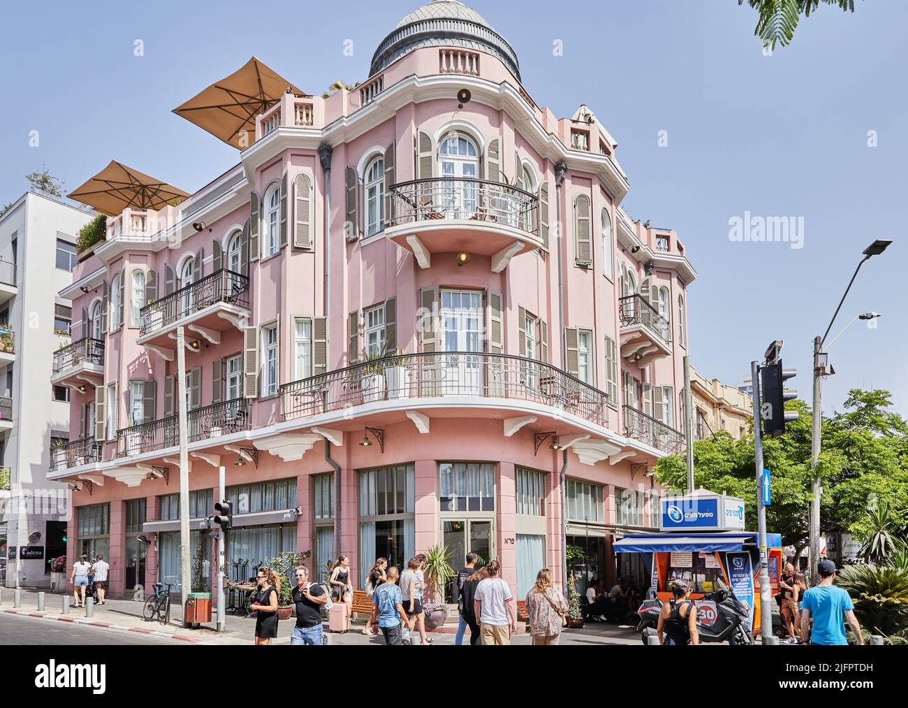 Renovierter Hotelbau im Zentrum von Tel Aviv. Stockfoto