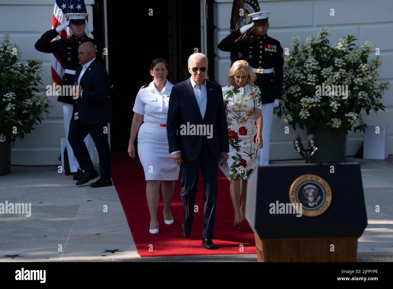 4. Juli 2022, Washington, District of Columbia, USA: Präsident JOE BIDEN hält eine Rede zur Feier des Unabhängigkeitstages bei einem Grillfest am 4. Juli für Militärfamilien auf dem South Lawn des Weißen Hauses in Washington, DC, 4. Juli 2022. (Bild: © Dominick Sokotoff/ZUMA Press Wire) Stockfoto