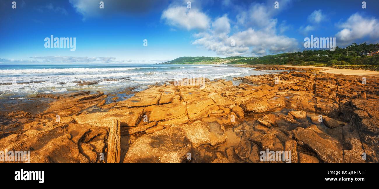 Felsige Küste in Lorne, Great Ocean Road, Victoria, Australien Stockfoto