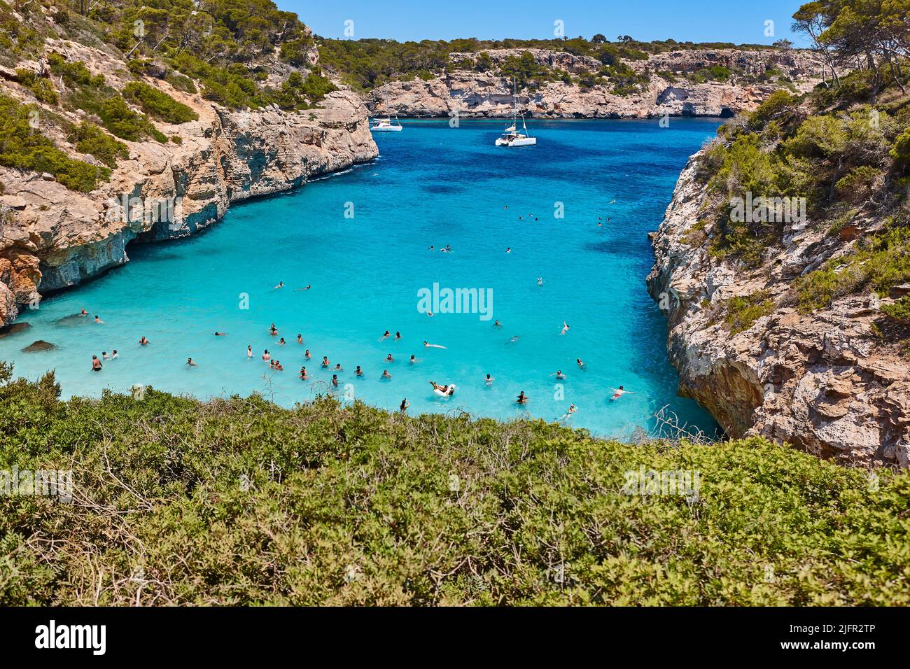 Türkisfarbenes Wasser auf Mallorca. Moro Beach. Mittelmeerküste. Spanien Stockfoto