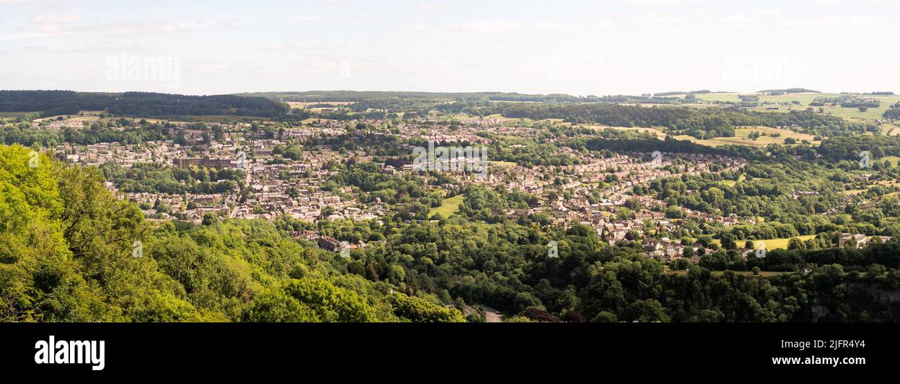 Eine Panoramaansicht von Matlock, aufgenommen von den Höhen Abrahams in Matlock Bath, Derbyshire, England, Großbritannien Stockfoto