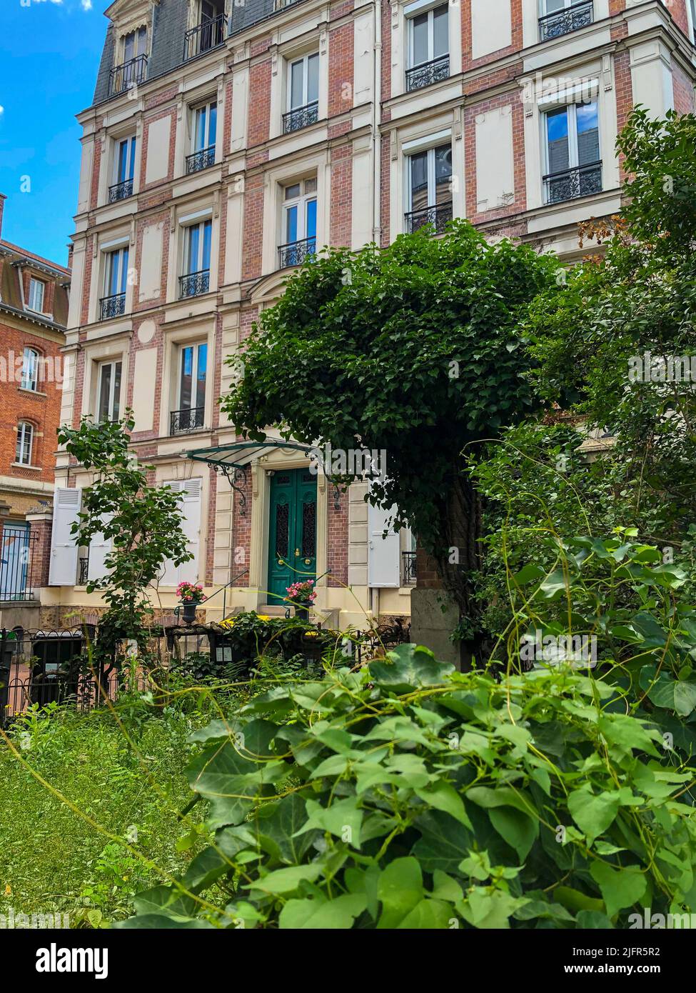Saint Mandé, Frankreich, Pariser Vororte, Eingang Des Alten Apartmentgebäudes Stockfoto