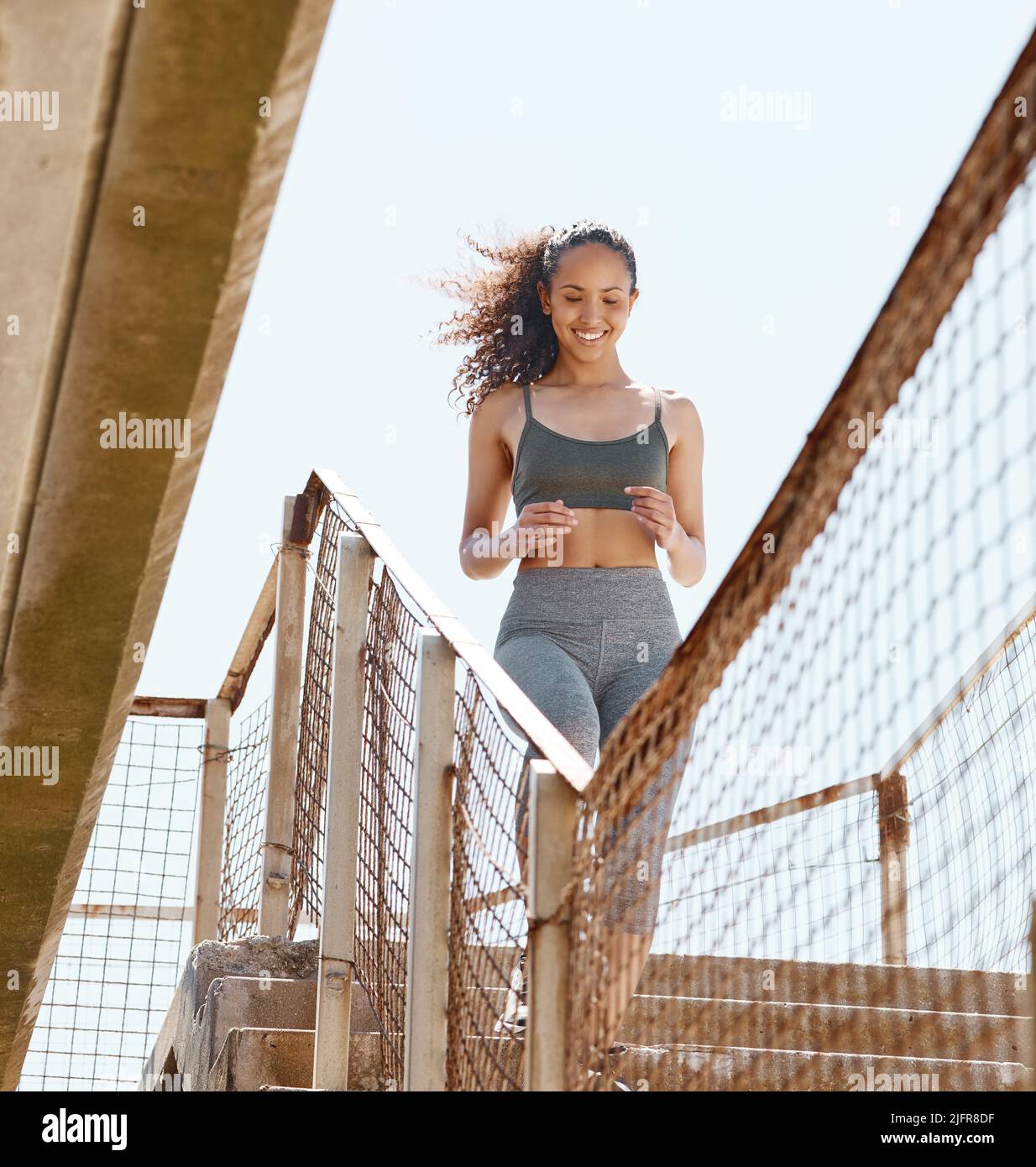 Die treppe runter laufen -Fotos und -Bildmaterial in hoher Auflösung ...