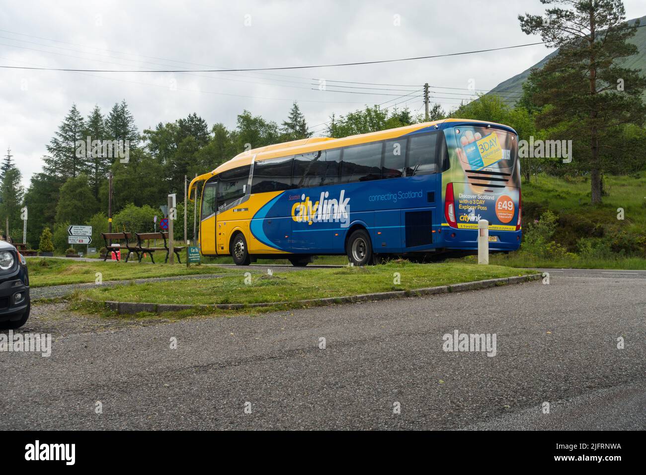 City Link Bus an der Bridge of Orchy, Argyll and Bute, Schottland, Großbritannien. Stockfoto