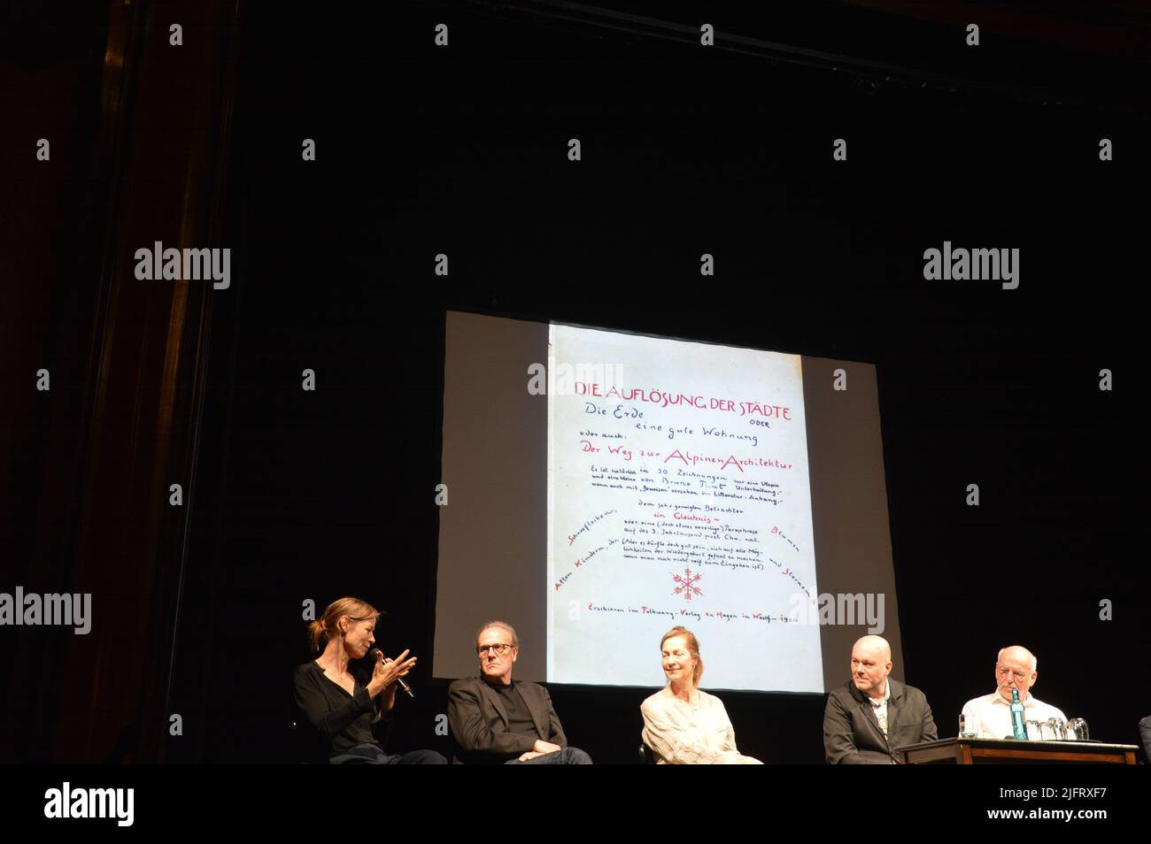 Berlin, Deutschland - 3. Juli 2022 - Bruno Taut Forum im Renaissance Theater - Jenny Schily, Thomas Flierl, Inke Woelk, Tim Heide, Winfried Brenne. (Foto von Markku Rainer Peltonen) Stockfoto