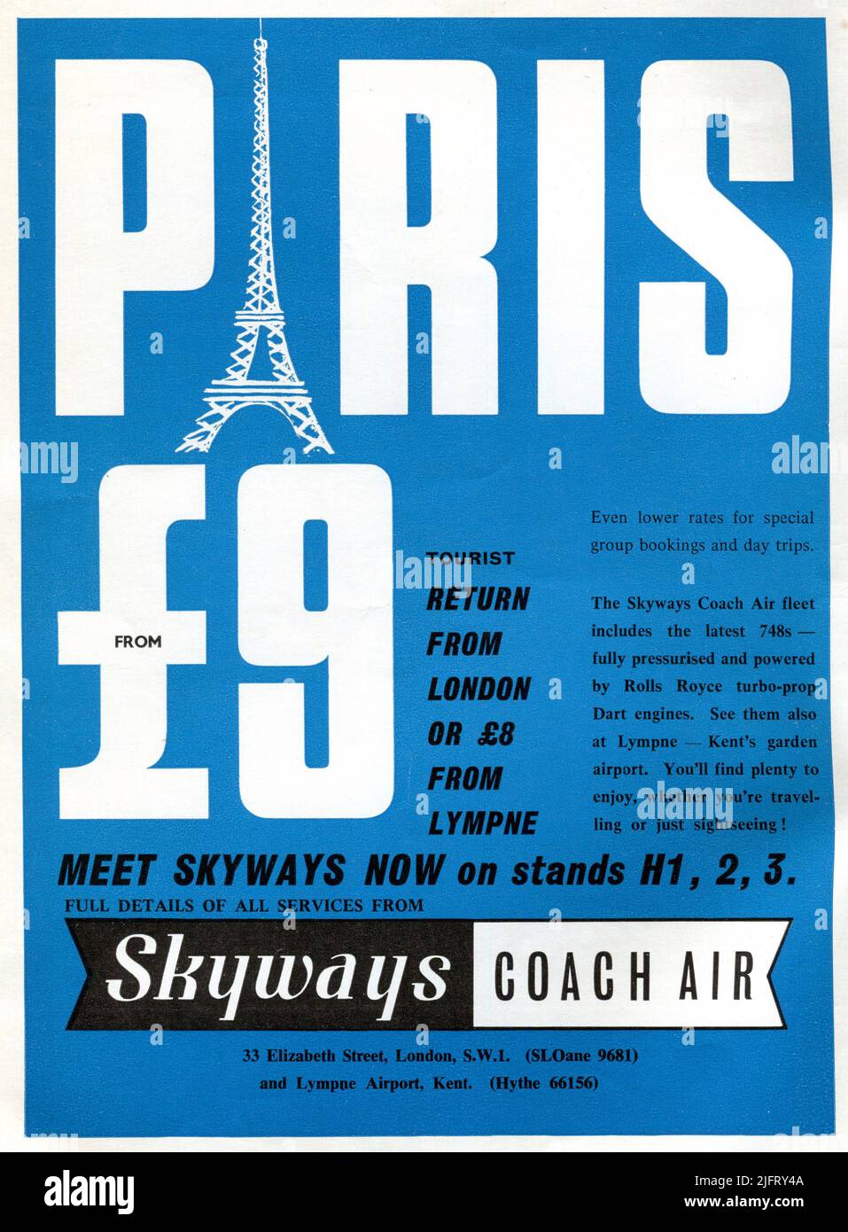 Eine Werbung der britischen Fluggesellschaft Skyways Coach-Air Limited aus dem Jahr 1964, die vom Lympe Airport, Kent, aus flog. „Paris ab £9 Rückkehr aus London oder £8 aus Lympe“. „Die Skyways Air-Flotte umfasst die neuesten 748s – voll druckbeaufschlagt und angetrieben von Rolls Royce Turboprop Dart-Motoren.“ Stockfoto