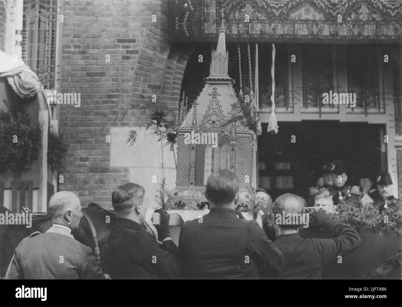 Die Reliquien des heiligen Peter Canisius werden auf den Karos in der Pension Mariënbosch am Groesbeekseweg während der Canisius-Feste in Nijmegen aufbewahrt Stockfoto