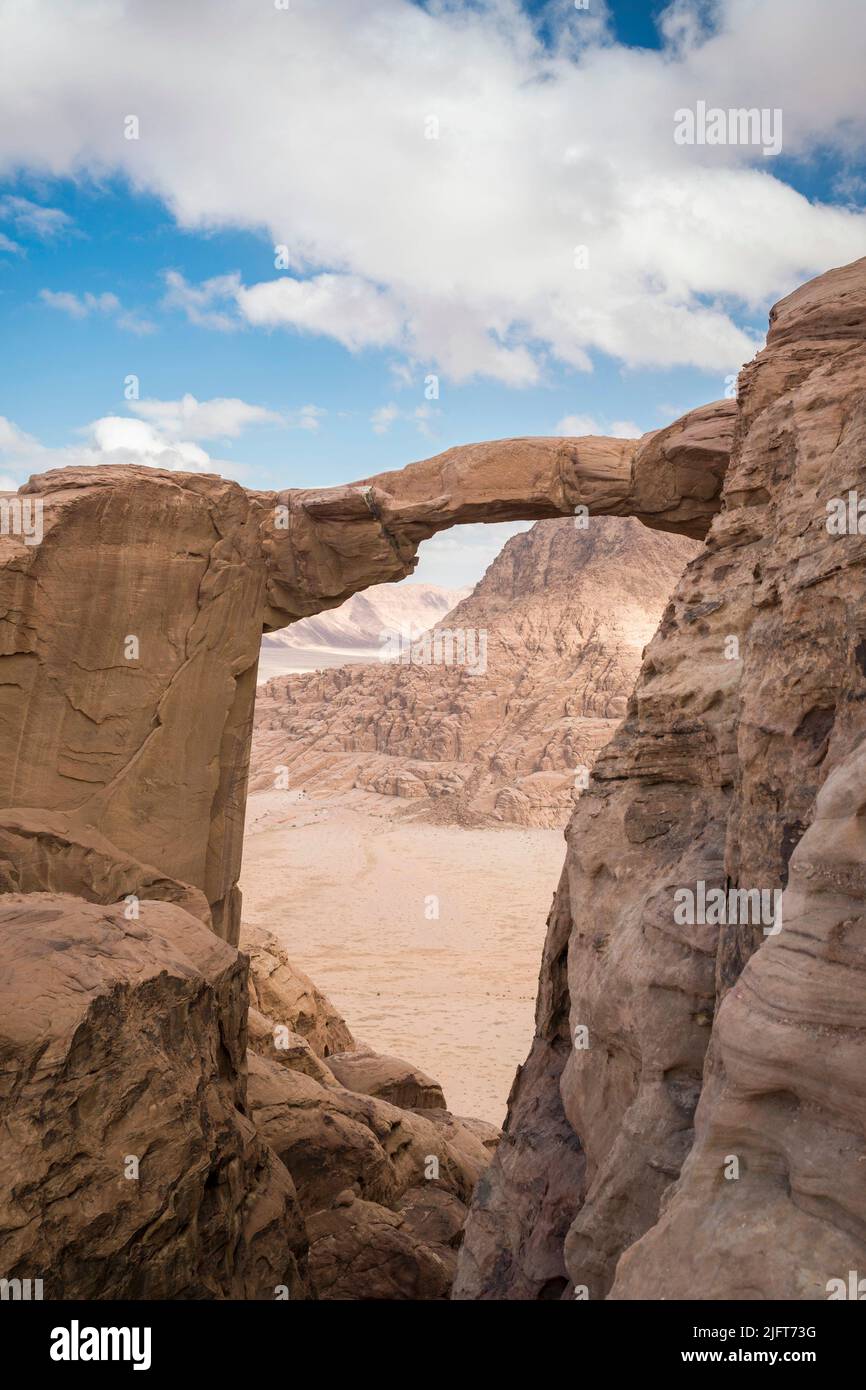 Wadi Rum Wüstenbrücke, Aqaba, Südjordanien Stockfoto