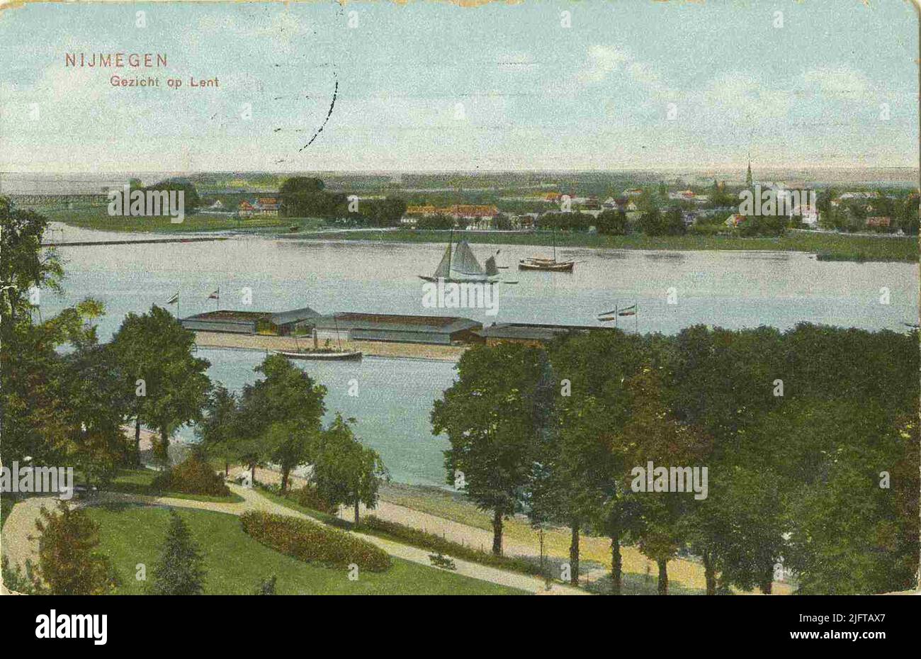 Fluss De Waal mit Schwimmbad, Schifffahrt, und im Hintergrund vom Hunnerpark gesehen Stockfoto
