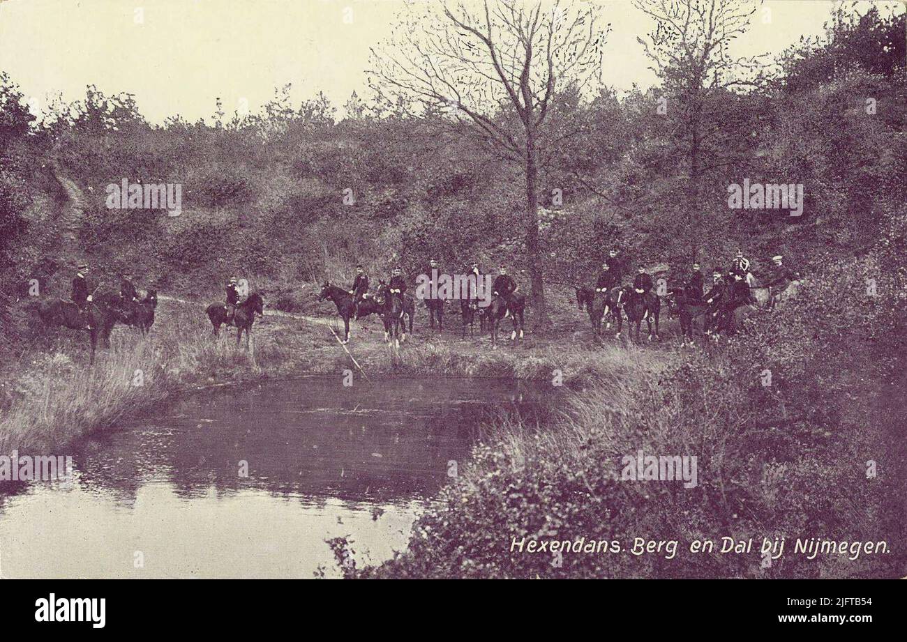 Grenzposten der Überwachungseinheit des Landweerbataljon 44. zu Pferd bei den Hekendans auf dem Duivelsberg. Stockfoto