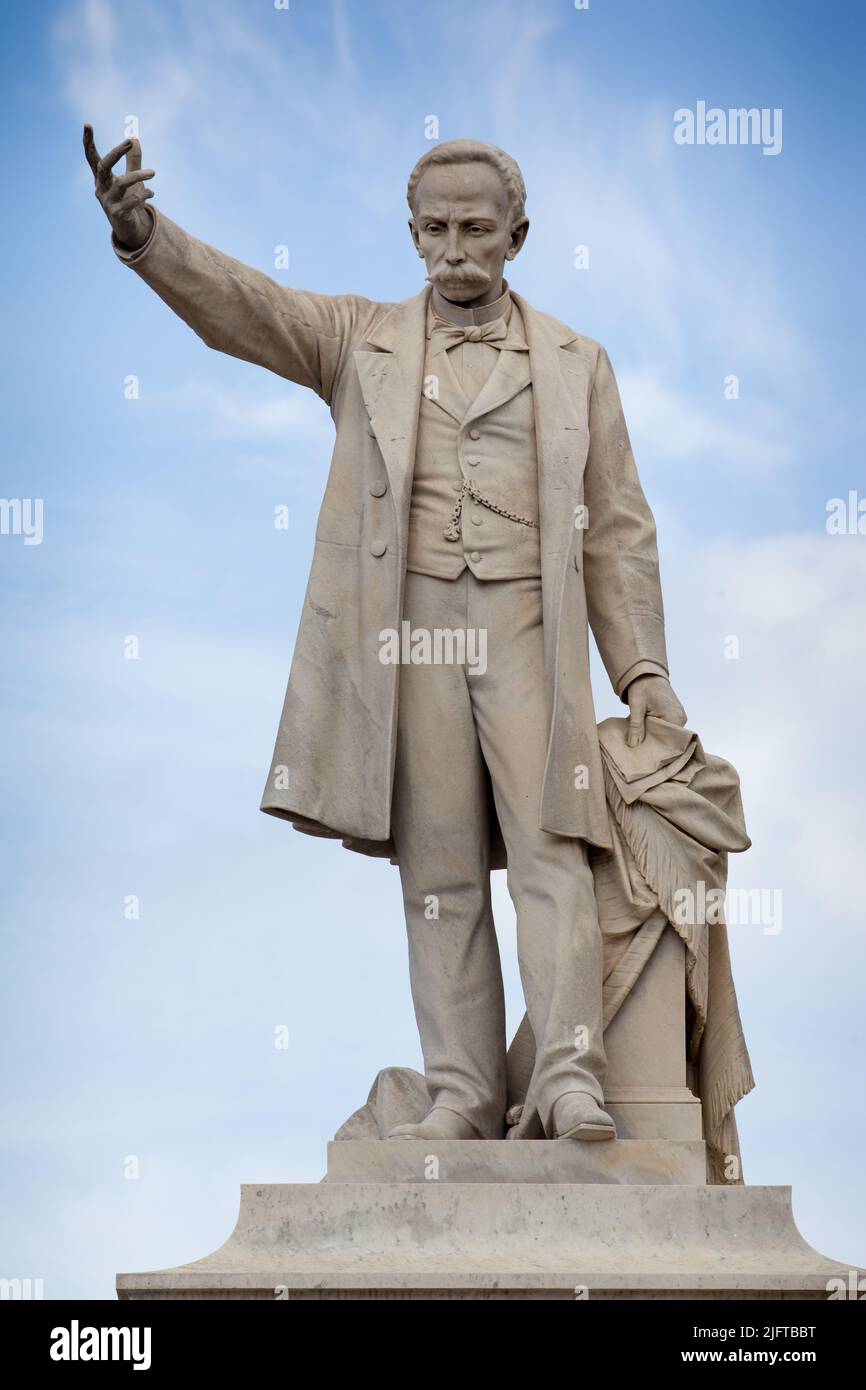 Kuba, Cienfuegos, Statue von Jose Marti steht mitten im Parque Jose Marti José Julián Martí Pérez (28. Januar 1853 bis 19. Mai 1895) war ein kubanischer n Stockfoto