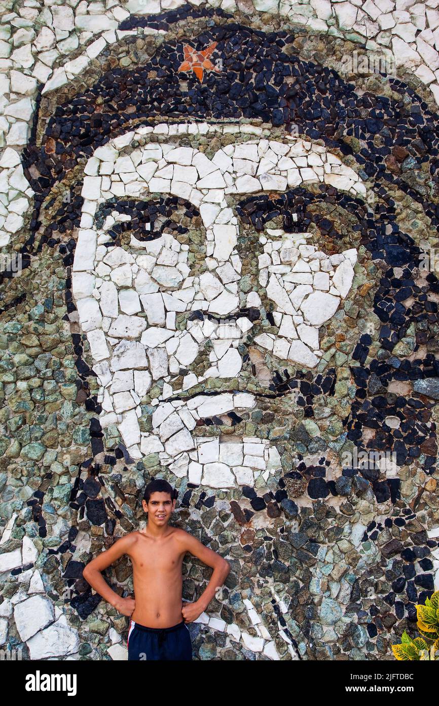 Kuba, Matanzas, Mosaik von Che Guevara an einer Mauer in der Stadt. Stockfoto