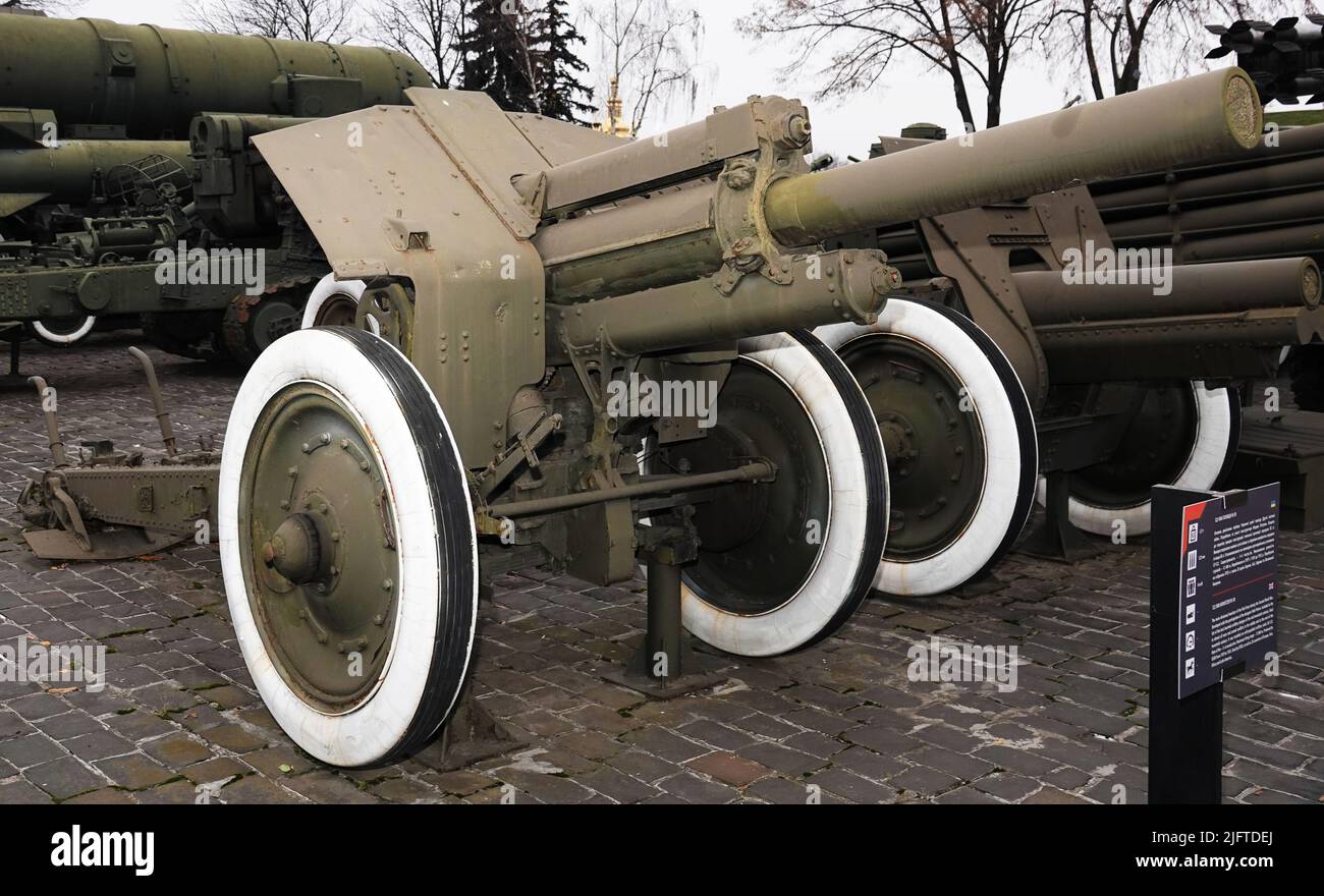 Kaliber 122 mm Fotos und Bildmaterial in hoher Auflösung Alamy