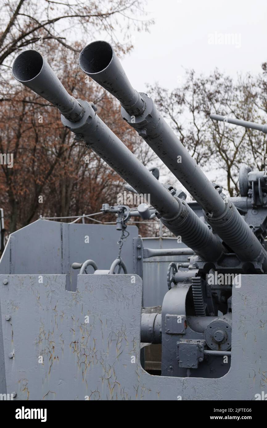 Kiew, Ukraine 10. Dezember 2020: B-11 37-mm-Doppelkarre-Flak-Kanonenhalterung im Museum für militärische Ausrüstung für alle zu sehen Stockfoto
