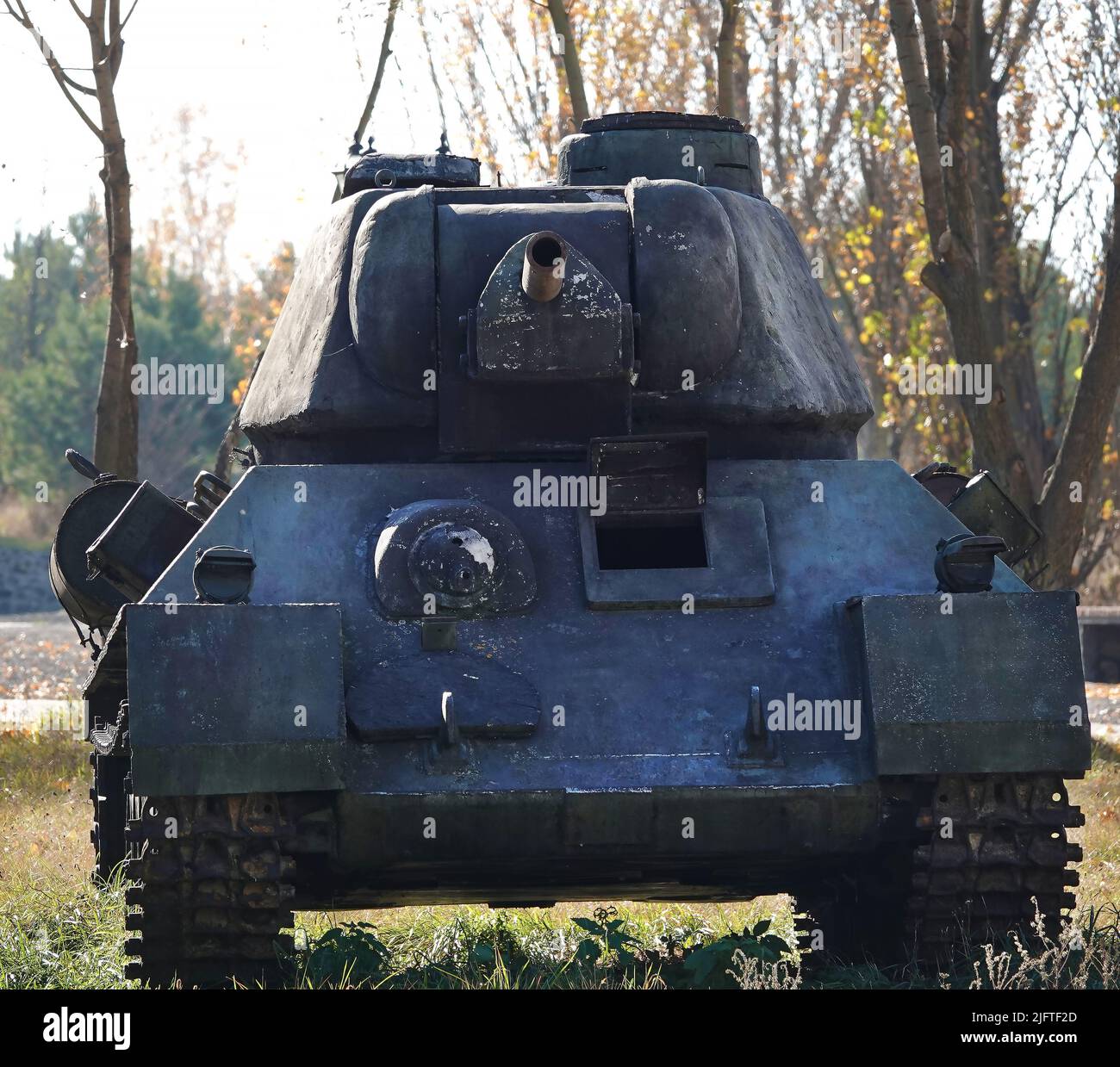 Kiew, Ukraine 26. Oktober 2021: Mittlerer Panzer T-34 im Filmstudio für die öffentliche Betrachtung Stockfoto