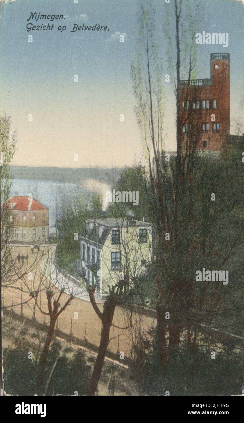 Vom Valkhofpark aus gesehen. Rechts oben auf dem Belvédère Stockfoto