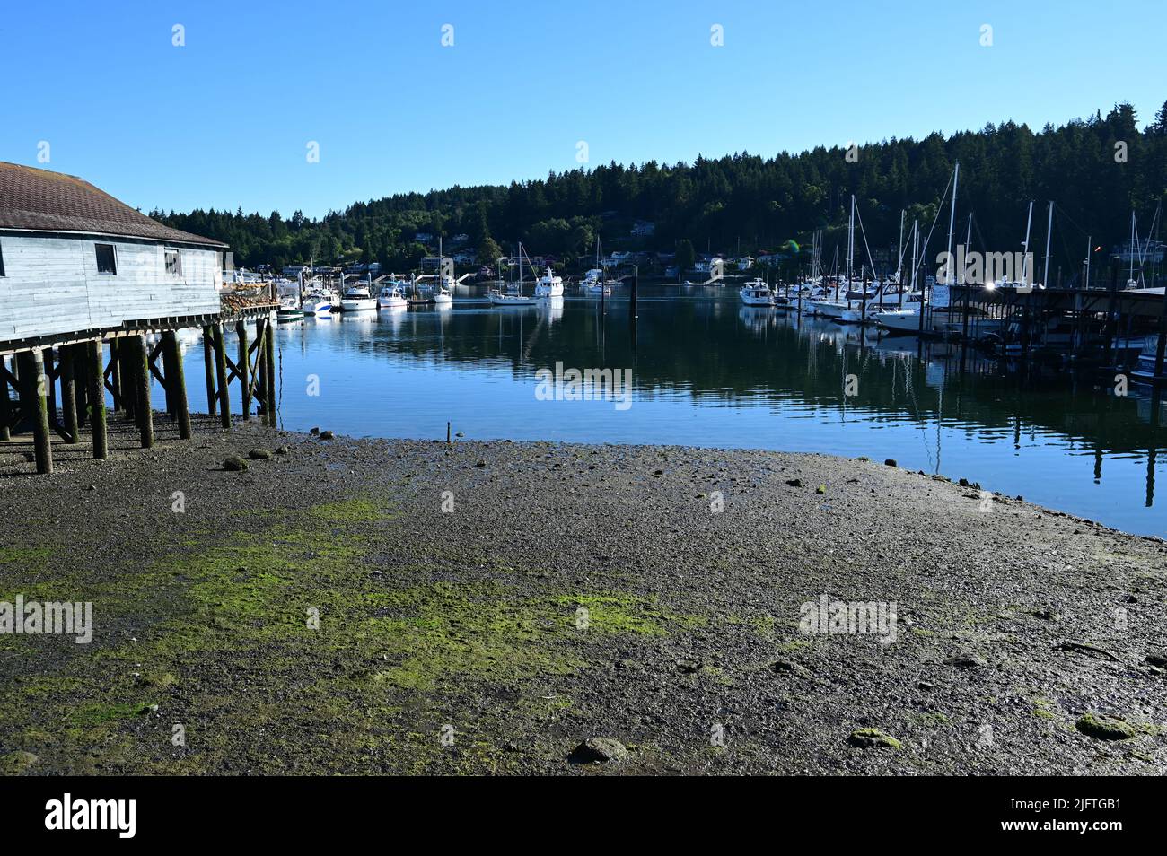 Gig Harbor, Washington, USA-Juni 25 2022: Gig Harbor an einem warmen Sommermorgen im Juni. Stockfoto