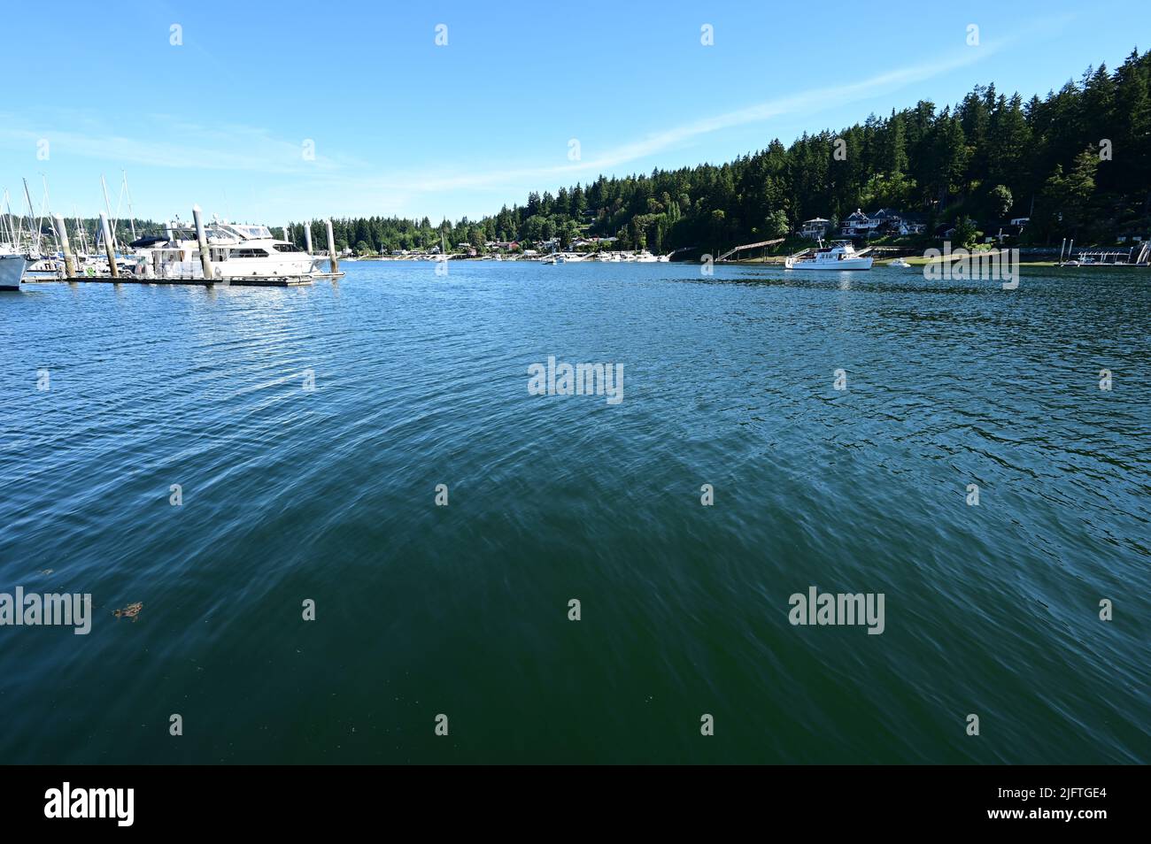 Gig Harbor, Washington, USA-Juni 25 2022: Gig Harbor an einem warmen Sommermorgen im Juni. Stockfoto