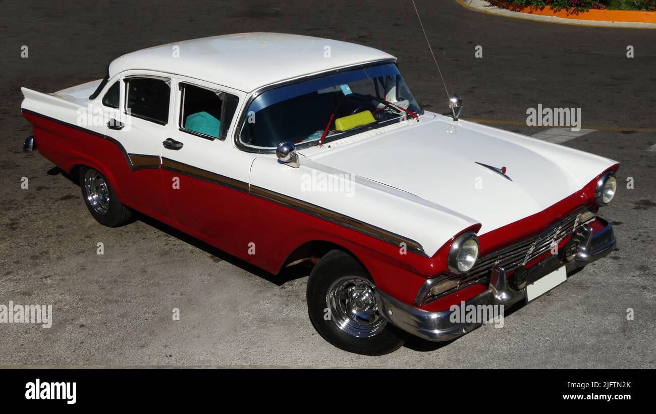 Havanna, Kuba 4. Mai 2014: Seltene Autos aus der Vergangenheit in Havanna auf Kuba Stockfoto