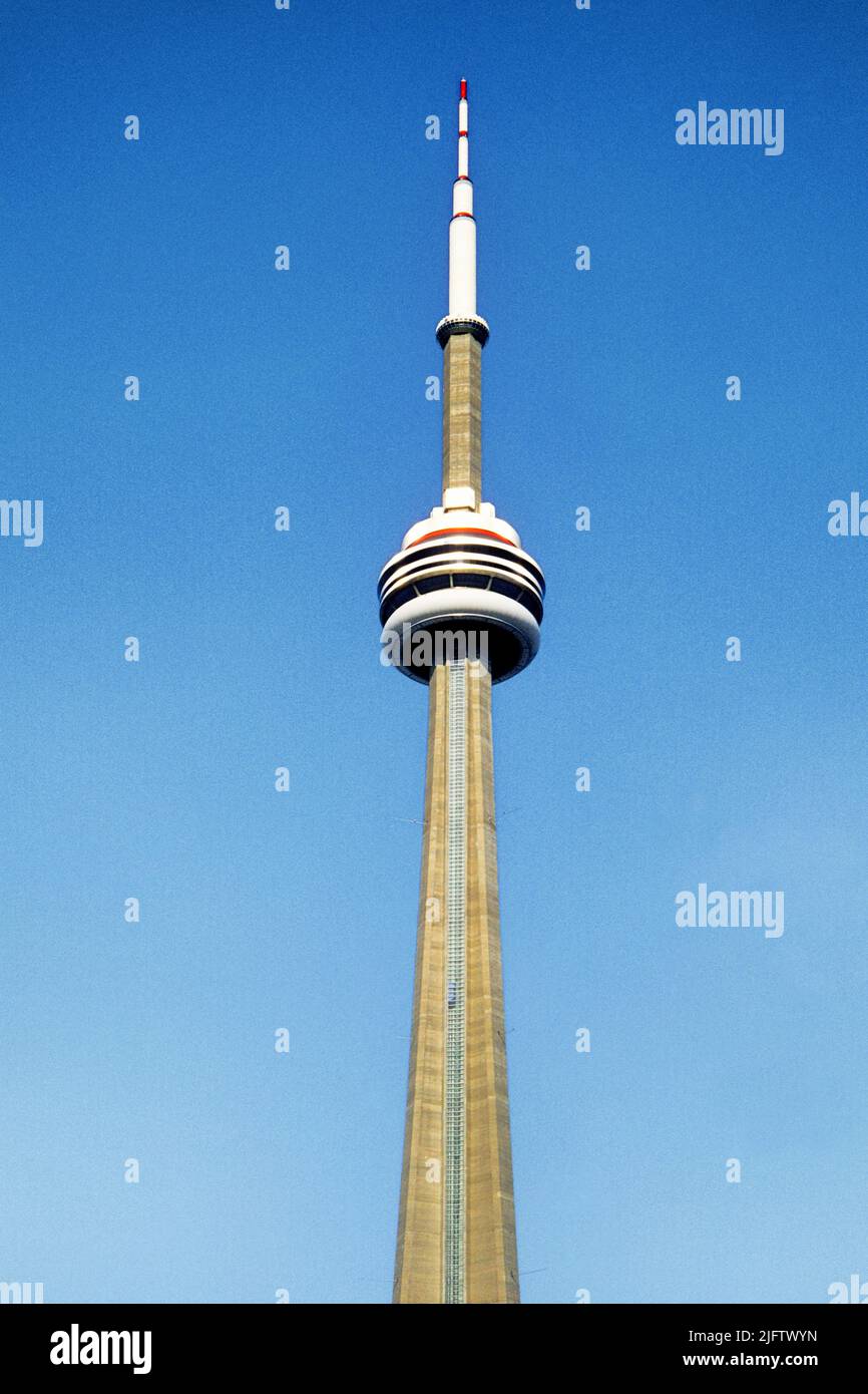 CN Tower Building Toronto Ontario Kanada. Das Wahrzeichen des Canadian National Tower. Wahrzeichen des Aussichtsturms. Touristenattraktion Stockfoto
