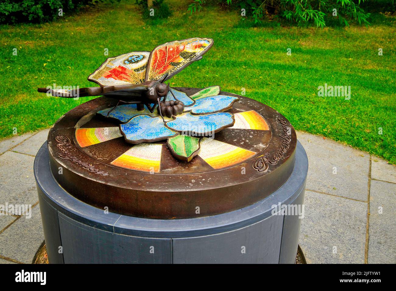 The Donor Family Network Gift of Life Memorial, ein Denkmal am National Memorial Arboretum, Staffordshire, England, Großbritannien Stockfoto