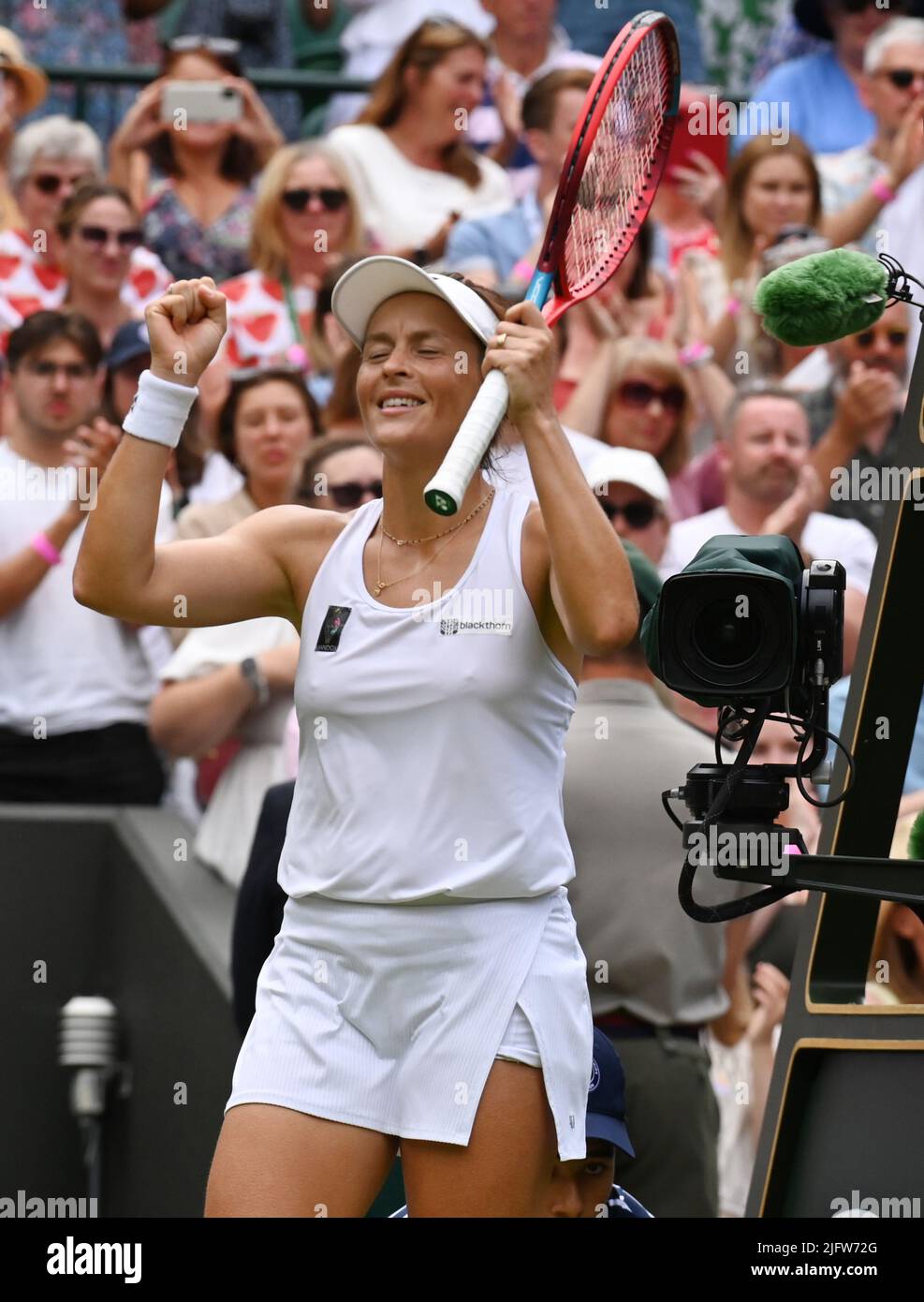 London, Gbr. 05.. Juli 2022. London Wimbledon Championships Day 05/07/2022 Tatijana Maria (GER) gewinnt Viertelfinalspiel am Court 1 gegen Landsmann Jule Niemeier Credit: Roger Parker/Alamy Live News Stockfoto