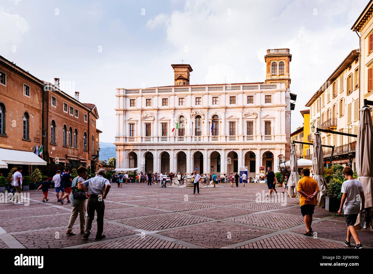 Piazza Vecchia ist der Platz von Bergamo auf dem oberen Teil der Stadt, Sitz für viele Jahrhunderte der politischen und zivilen Tätigkeit der Stadt Stockfoto