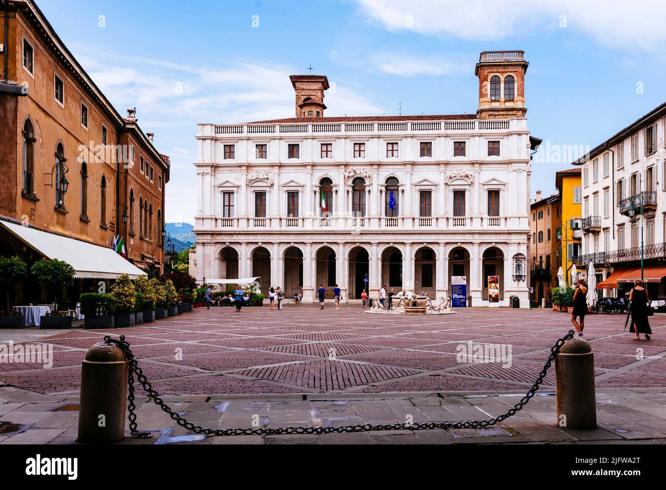 Piazza Vecchia ist der Platz von Bergamo auf dem oberen Teil der Stadt, Sitz für viele Jahrhunderte der politischen und zivilen Tätigkeit der Stadt Stockfoto
