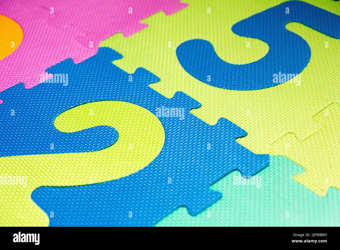 Bunte Zahl Schaum Puzzle-Matte für Kinder. Stockfoto