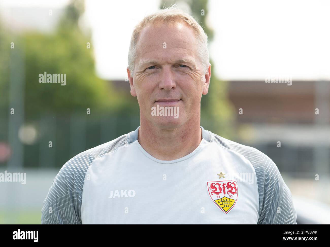 Stuttgart, Deutschland. 05.. Juli 2022. Fotosession VfB Stuttgart, Teamfoto und Portraits- Oliver Bartlett, Leiter Performance beim VfB Stuttgart, bei der offiziellen Fotosession. Quelle: Thomas Kienzle/dpa/Alamy Live News Stockfoto
