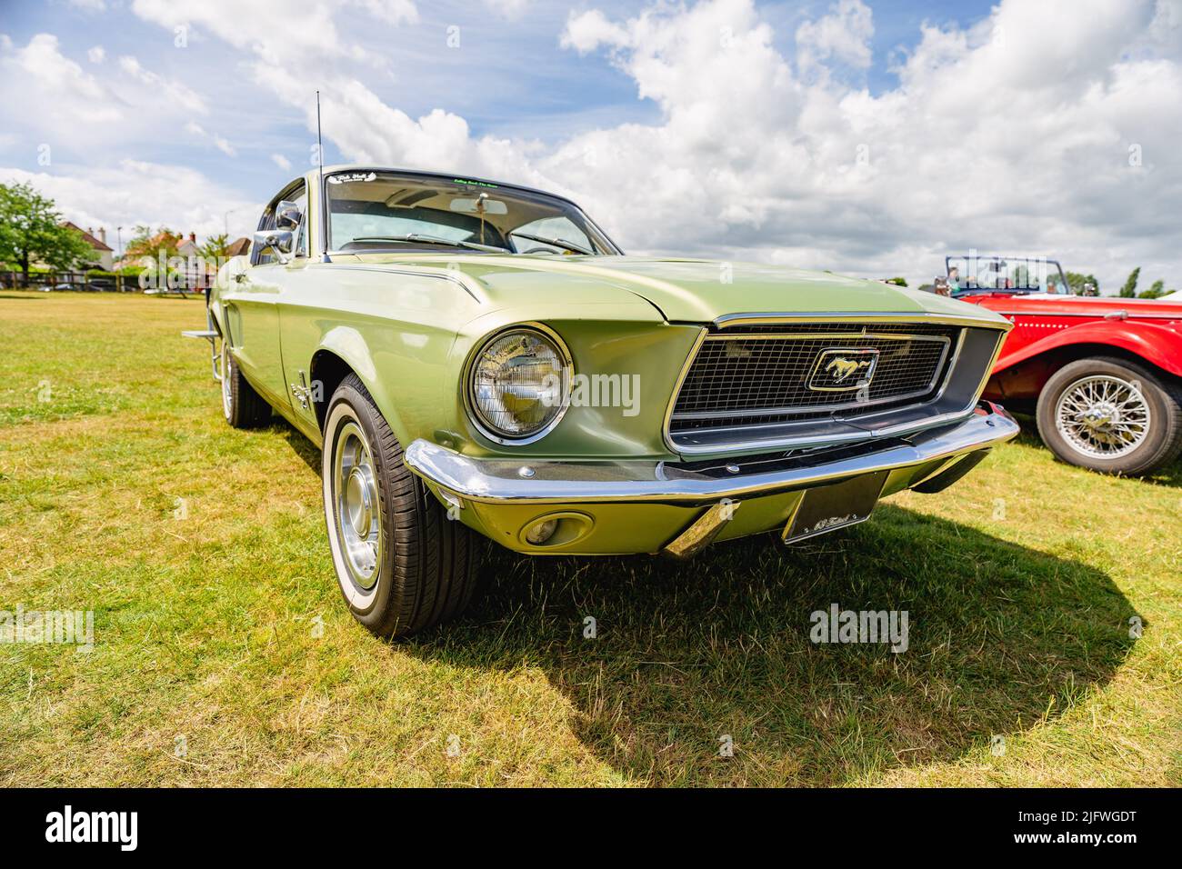 Großbritannien - Juni 2022: Ford Mustang GT Fastback 1968 Green Stockfoto