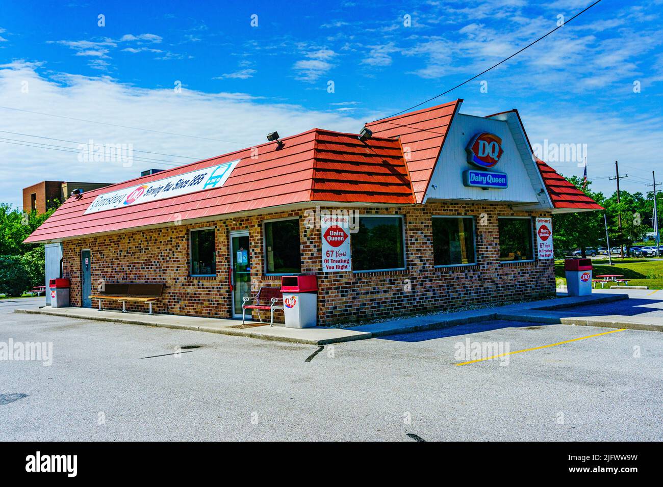 Gettysburg, PA, USA – 3. Juli 2022: Ein Dairy Queen Restaurant ist eine Kette, die Eis, Getränke und Fast-Food-Sandwiches serviert. Stockfoto