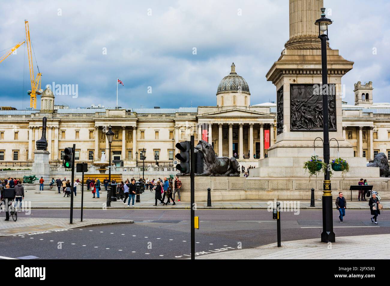 Trafalgar Square ist ein öffentlicher Platz in der City of Westminster, Central London, der Anfang des 19.. Jahrhunderts um das Gebiet herum gegründet wurde, das früher als bekannt war Stockfoto