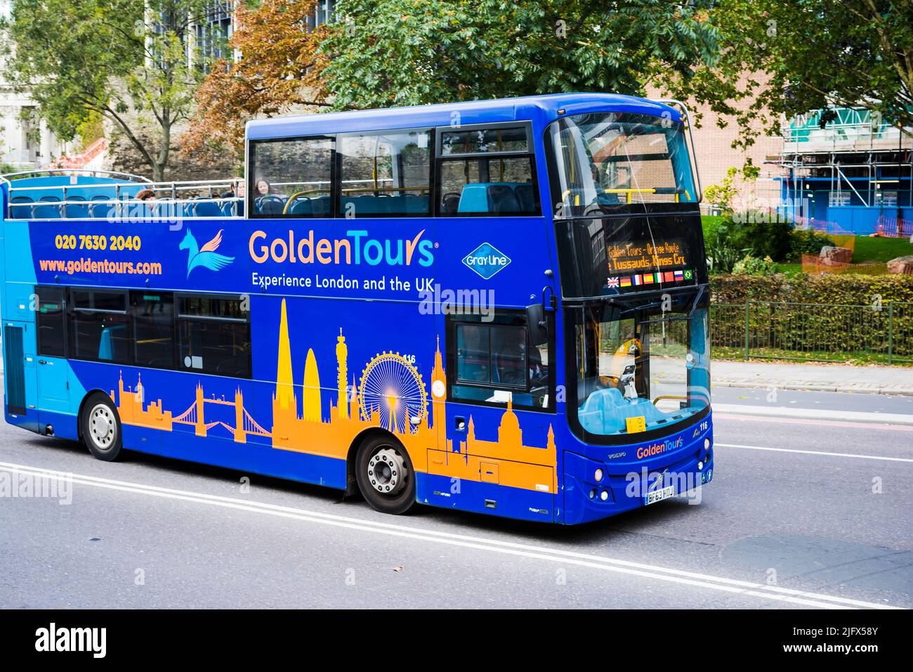 Golden Tours. Doppeldeckerbus mit offenem Oberdeck. London, England, Großbritannien, Europa Stockfoto