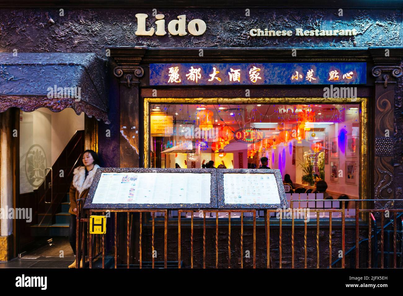 Chinesisches Restaurant in Chinatown. Chinatown ist eine ethnische Enklave in der City of Westminster. Die Enklave besetzt derzeit das Gebiet in und um Gerr Stockfoto