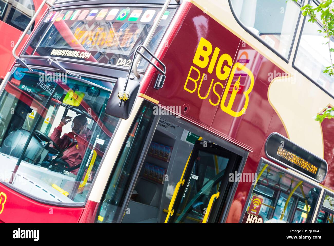 Big Bus Tours. Doppeldeckerbus mit offenem Oberdeck. London, England, Großbritannien, Europa Stockfoto
