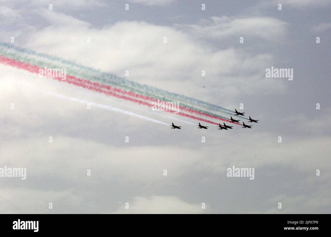 Algier. 5.. Juli 2022. Am 5. Juli 2022 werden Flugzeuge während einer Militärparade zum 60.. Jahrestag der Unabhängigkeit Algeriens in Algier, der Hauptstadt Algeriens, gesehen. Algerien veranstaltete am Dienstag eine große Militärparade, um den 60.. Jahrestag seiner Unabhängigkeit vom französischen Kolonialismus zu feiern, an der hochrangige lokale und ausländische Beamte teilnahmen. Quelle: Xinhua/Alamy Live News Stockfoto