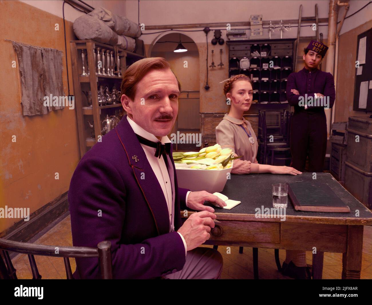 FIENNES,RONAN,REVOLORI, THE GRAND BUDAPEST HOTEL, 2014 Stockfoto