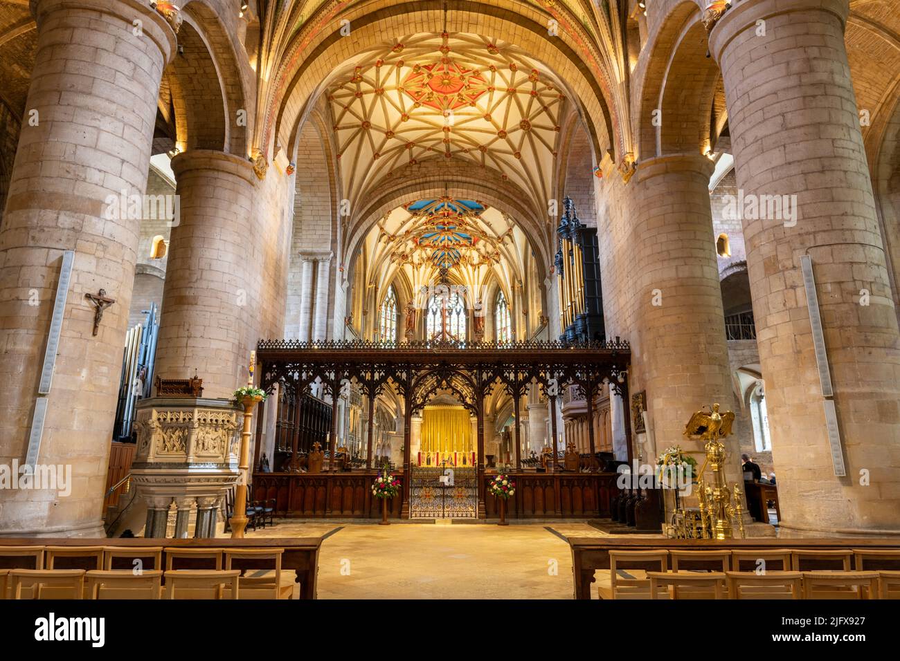 Tewkesbury.Gloucestershire.Vereinigtes Königreich.Juni 2. 2022.Blick auf das Innere der Tewkesbury Abbey in Gloucestershire Stockfoto