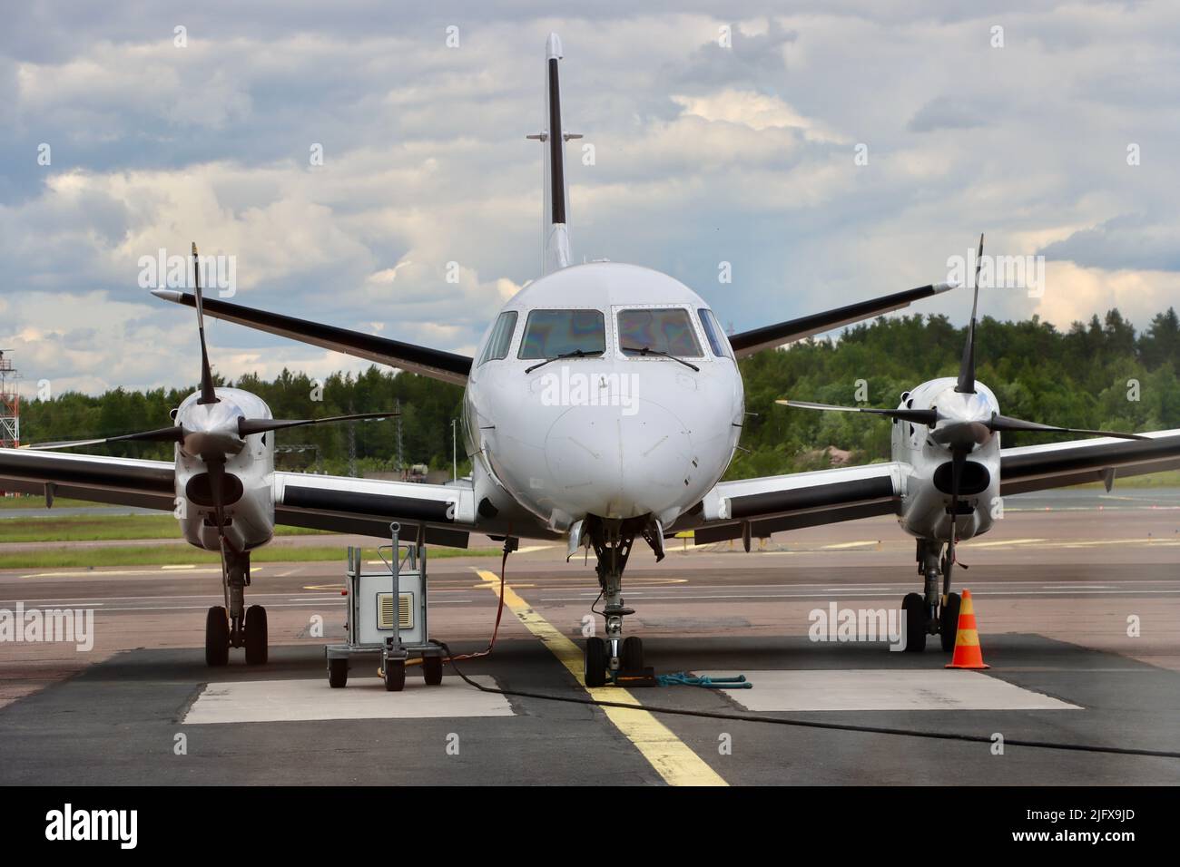 Pendlerflugzeug am Flughafen Helsinki, Juni 16. 2022 Stockfoto