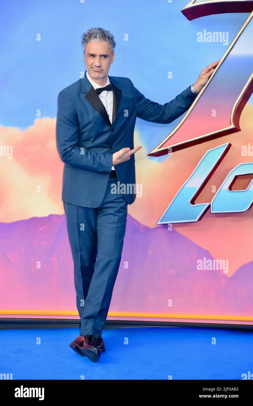 London, Großbritannien. Taika Waititi, Thor: Love and Thunder Gala Screening, Odeon Leicester Square. Stockfoto