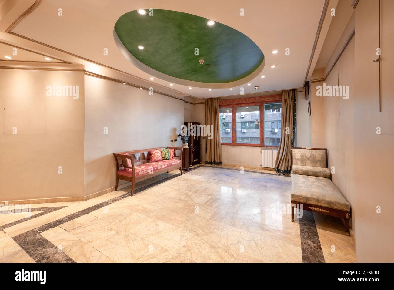 Cream plaster -Fotos und -Bildmaterial in hoher Auflösung – Alamy